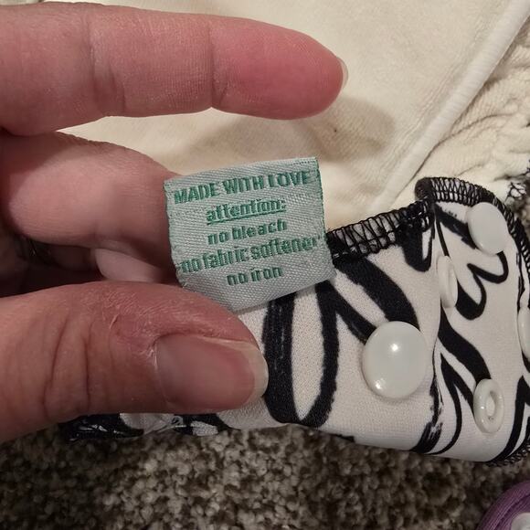 Bundle of 5 Elinfant Cloth Diapers - 2 All in One & 3 Covers (No Inserts) - Picture 10 of 10